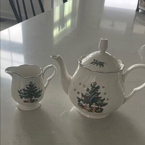 Nikko Ceramics Festive White Teapot and cream Happy Holidays